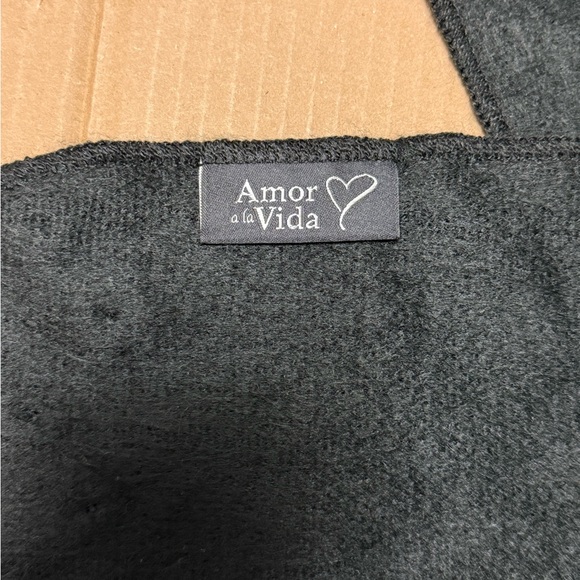 Amor A La Vida Alpaca Blend Black Scarf Button Details Artsy Winter Layers - Picture 4 of 6